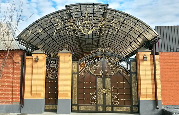 Купить или заказать ворота для дома с навесом - стильные и надежные решения для вашего участка в Абакане от 42378 руб | ВоротМастер-Бкн